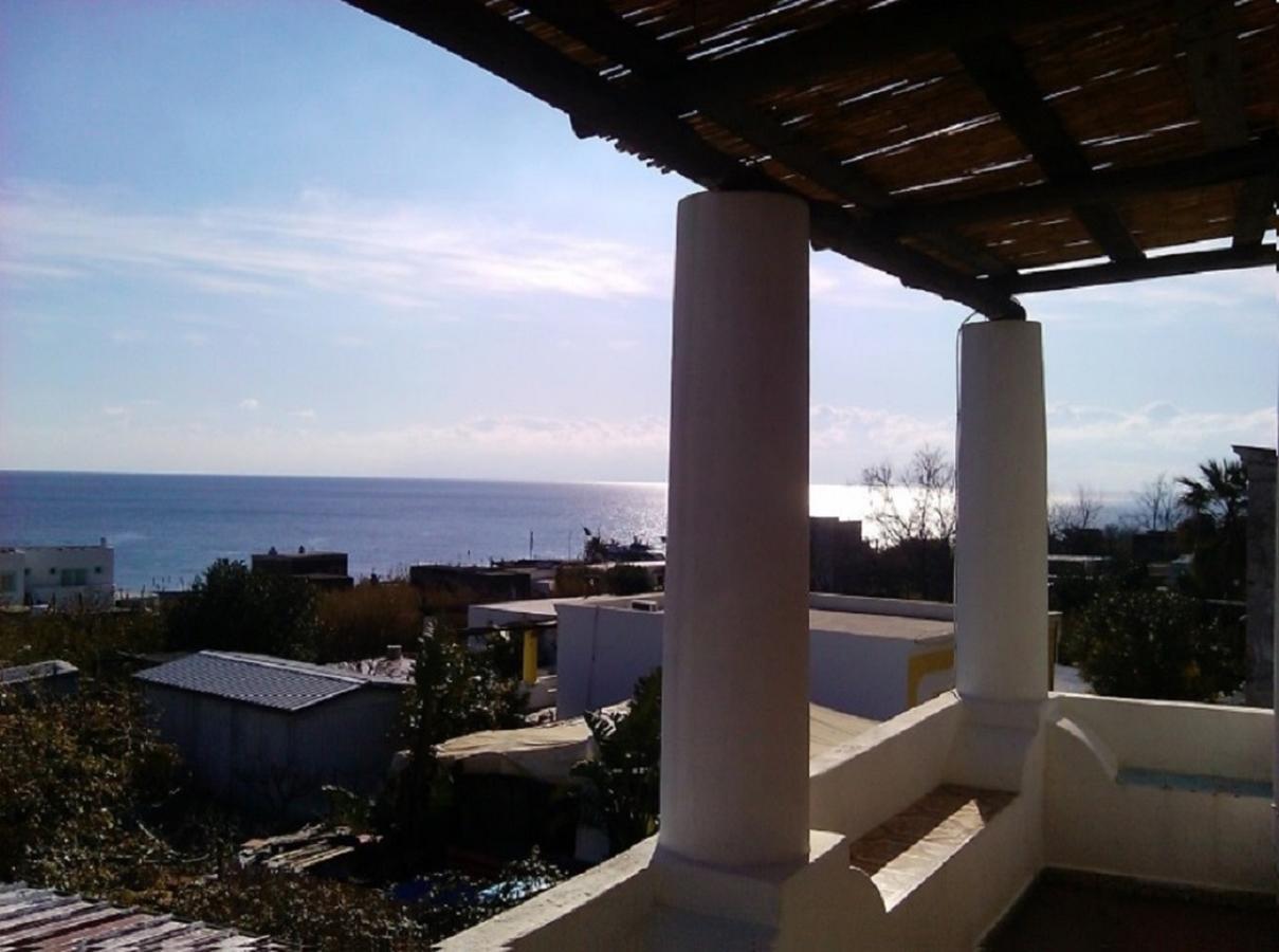 Case La Pergola Стромболи Экстерьер фото