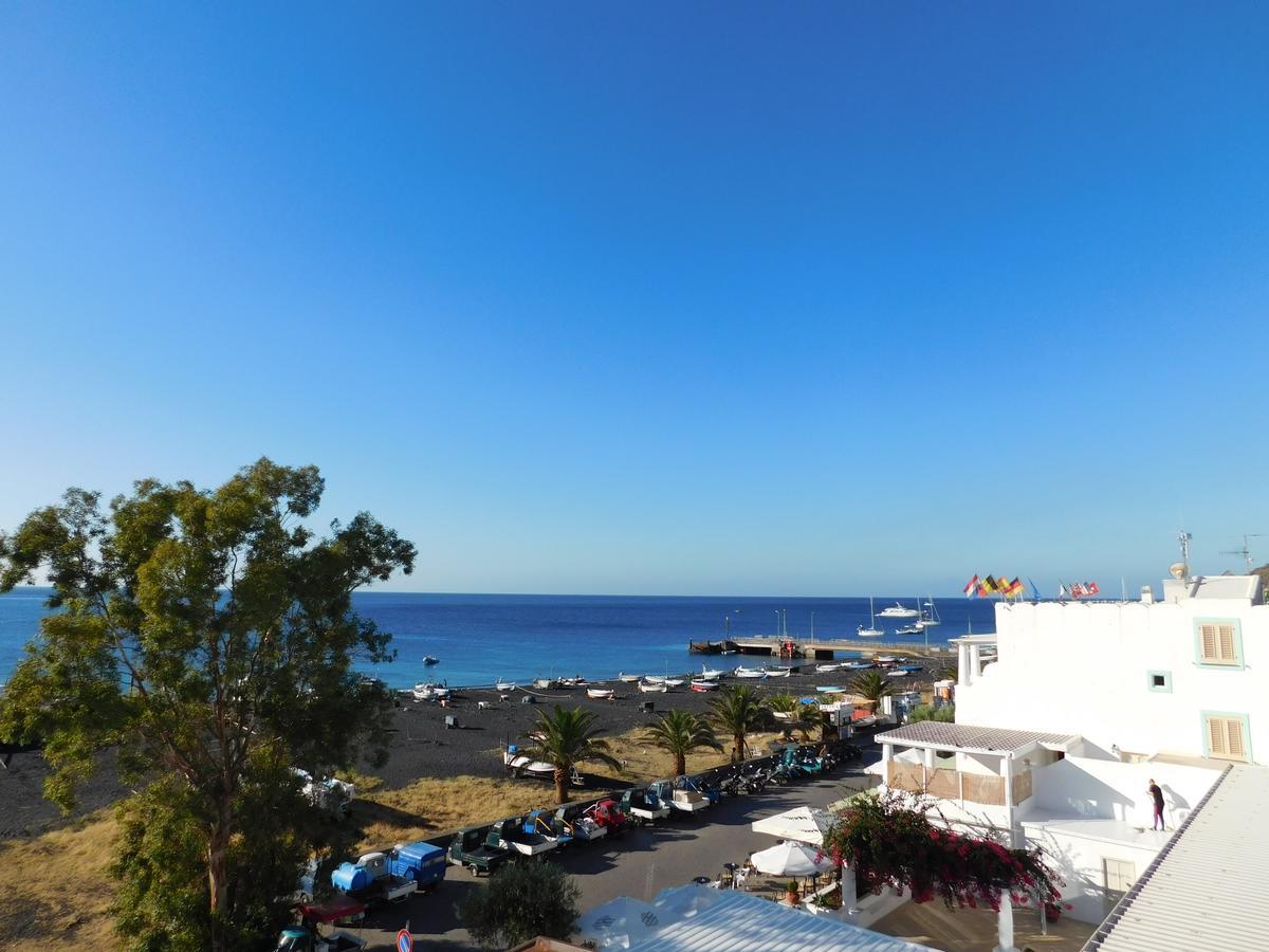 Case La Pergola Стромболи Экстерьер фото